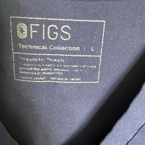 Men! Figs Chisec Three-Pocket Scrub Top Navy size Large - Picture 6 of 6